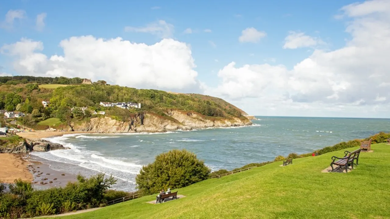 Aberporth, Gales: Guía Completa para Descubrir Esta Joya Costera con Delfines