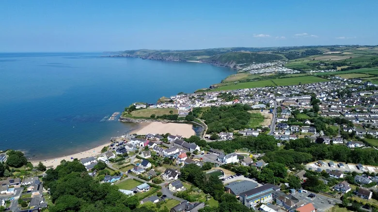 Aberporth, Gales: Guía Completa para Descubrir Esta Joya Costera con Delfines