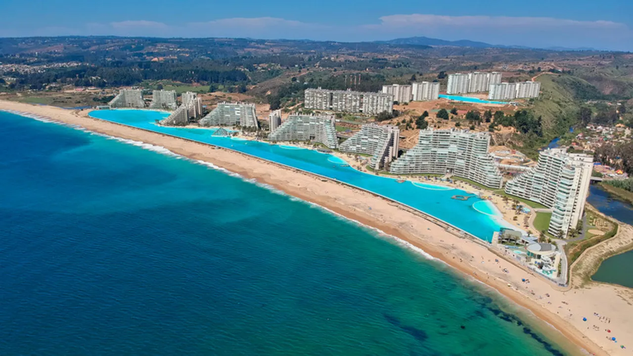 Algarrobo, Chile: Descubre la Piscina Más Grande del Mundo y Joyas de la Costa Central