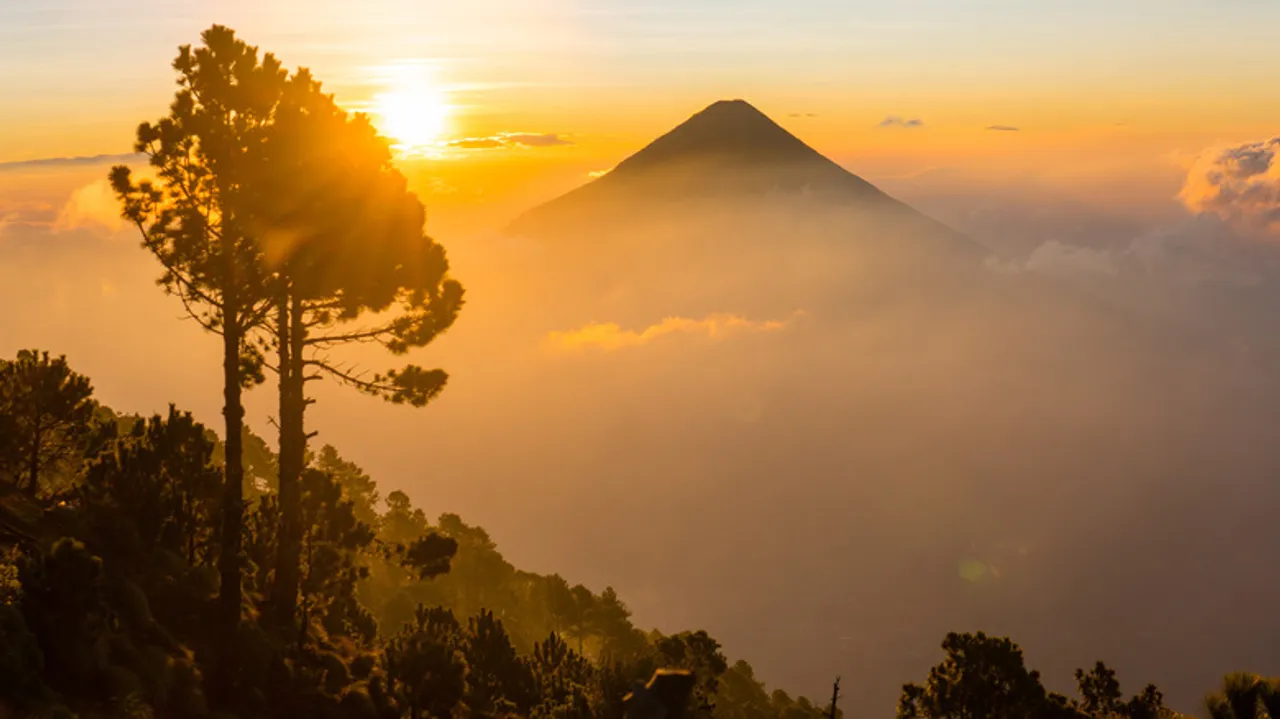 Aventura Volcánica en Centroamérica: Rutas de Senderismo Activas Imprescindibles