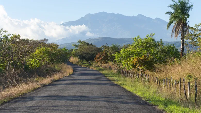 Aventura Volcánica en Centroamérica: Rutas de Senderismo Activas Imprescindibles