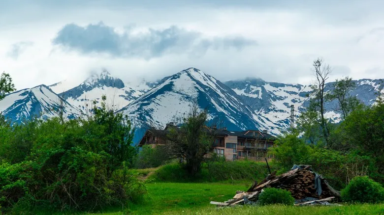 Bansko, Bulgaria: Un Paraíso No Solo Invernal – Su Guía Definitiva para Descubrirlo Todo el Año