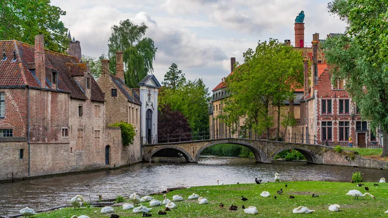Begijnhof de Brujas: Un Oasis de Paz e Historia Medieval en Bélgica