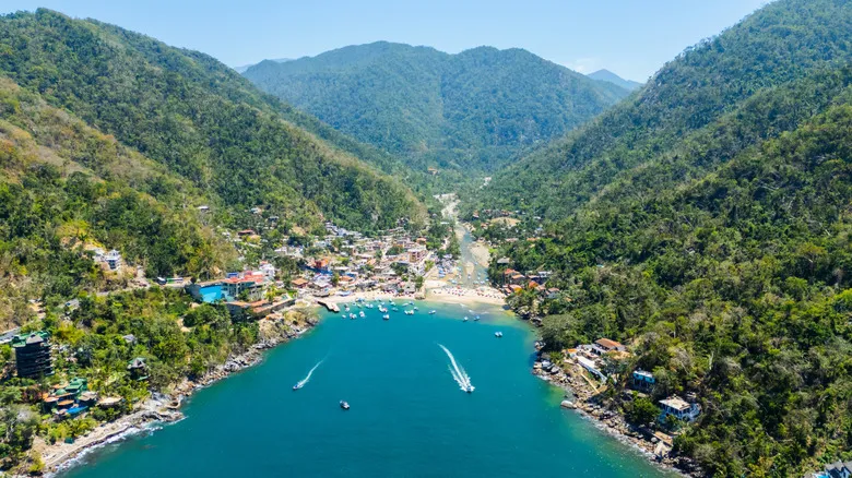 Boca de Tomatlán: Descubre Playas Escondidas y Aventura Natural Cerca de Puerto Vallarta