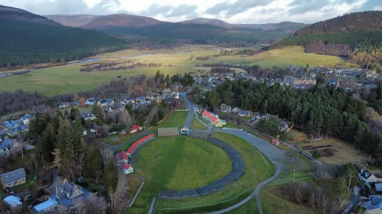 Braemar: Descubre la Joya Everlasting del Parque Nacional Cairngorms en Escocia