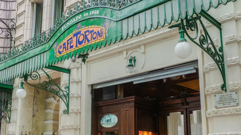 Buenos Aires: La Vibrante Europa de Sudamérica y el Encanto Eterno del Café Tortoni