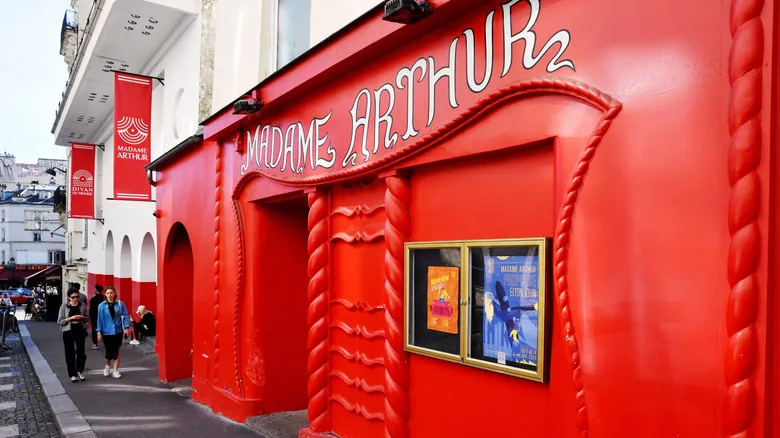 Cabarets de París: Descubre la Auténtica Belle Époque Más Allá del Moulin Rouge