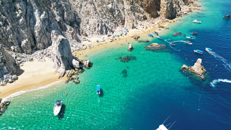 Cabo San Lucas de Lujo: Resorts Exclusivos y Alta Gastronomía en Baja California Sur