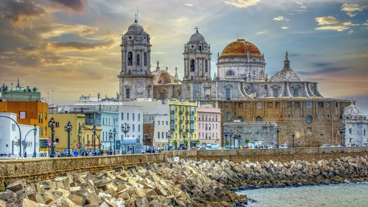 Cádiz: Descubre la Pequeña Habana de España y su Encanto Eterno
