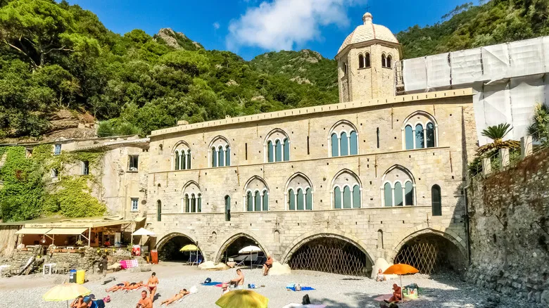 Camogli: La Joya Escondida de la Riviera Italiana y Su Encanto Atemporal