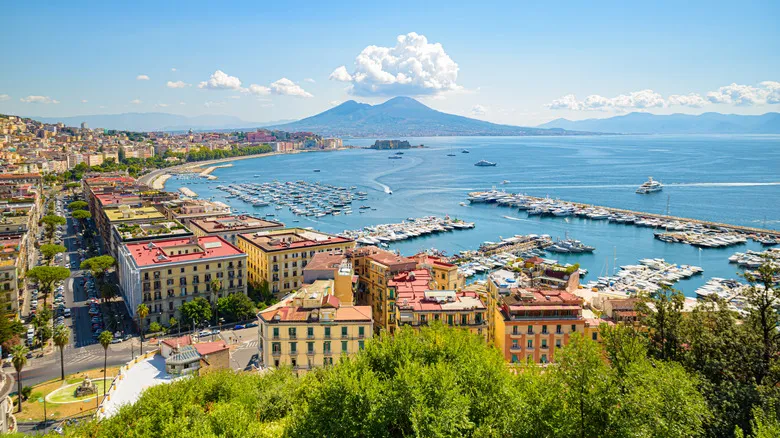 Campania, Italia: Un Viaje Imprescindible por Sus Joyas Ocultas y Costas Paradisíacas