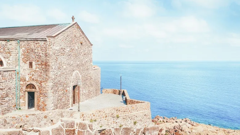 Castelsardo: El Encanto Eterno de un Pueblo Costero en Cerdeña | Guía Completa de Viaje
