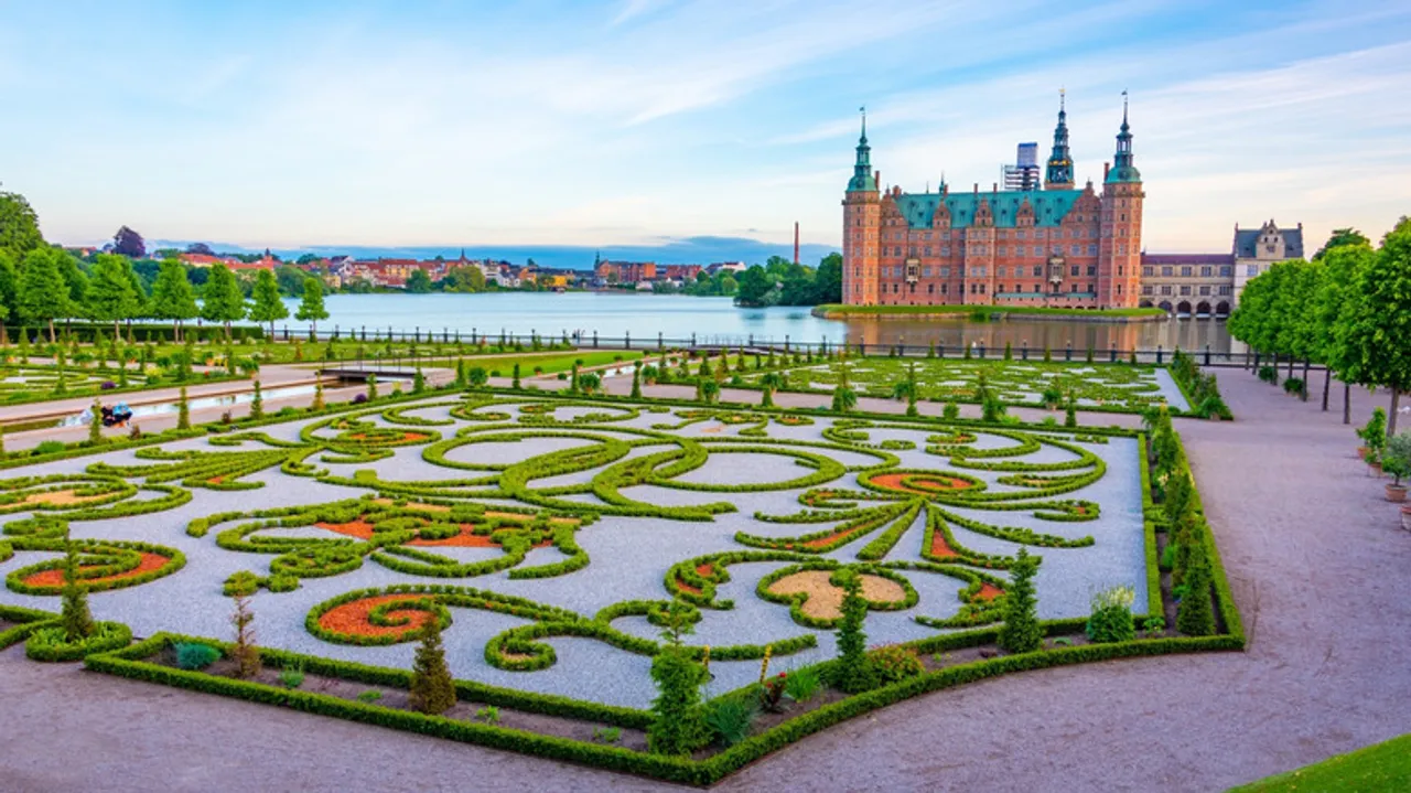 Castillo de Frederiksborg: La Majestuosa Joya Renacentista de Dinamarca