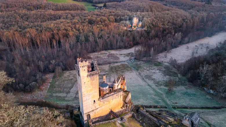 Castillos en Ruinas: Una Aventura Histórica en Francia más allá de lo Convencional