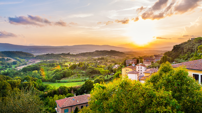 Chiusi: Explora el Alma Etrusca de la Toscana, Historia y Encanto Inolvidable