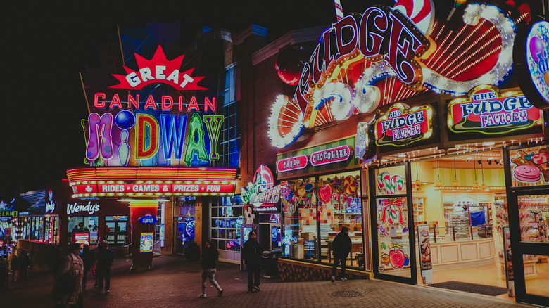 Clifton Hill, Niágara: Tu Guía Definitiva de Entretenimiento y Aventuras en Canadá