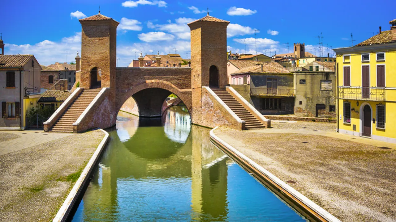 Comacchio: La Pequeña Venecia de Italia y sus Encantos Atemporales