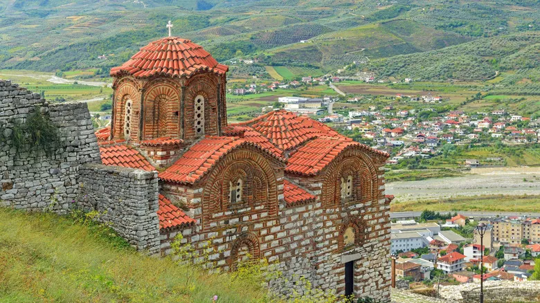 Descubre Berat, Albania: Un Tesoro Histórico y Económico en Europa