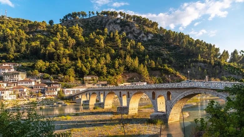 Descubre Berat, Albania: Un Tesoro Histórico y Económico en Europa