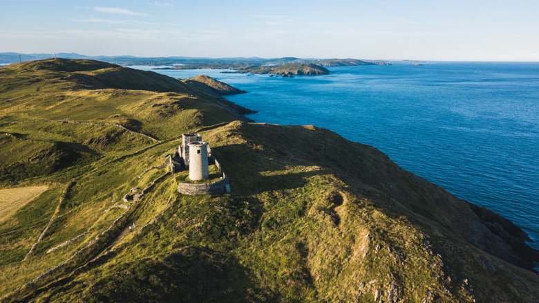 Descubre Cape Clear: Un Oasis de Tranquilidad y Cultura Gaélica en la Costa Irlandesa