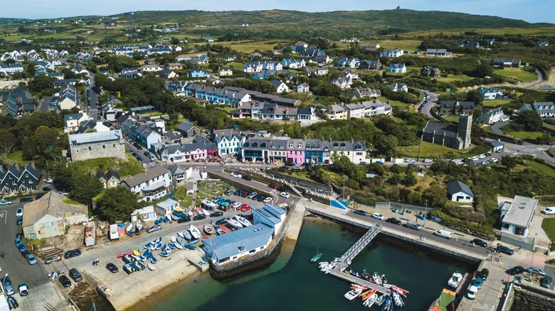 Descubre Cape Clear: Un Oasis de Tranquilidad y Cultura Gaélica en la Costa Irlandesa
