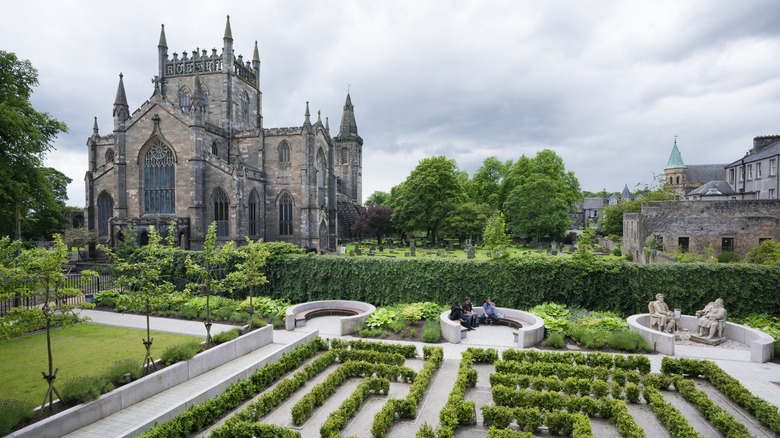 Descubre Dunfermline: Historia Real y Encanto en el Corazón de Escocia