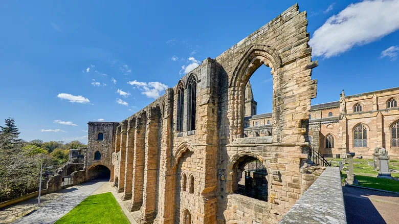 Descubre Dunfermline: Historia Real y Encanto en el Corazón de Escocia