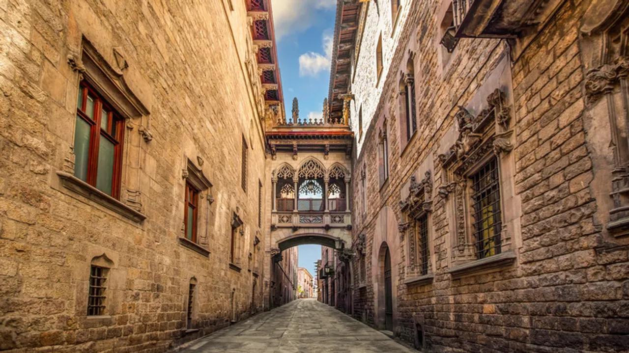Descubre el Barri Gòtic: Un Viaje Atemporal al Corazón Histórico de Barcelona