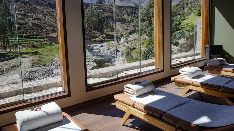 Descubre el Cañón del Colca: Naturaleza, Cultura y Aventura en el Corazón de Perú