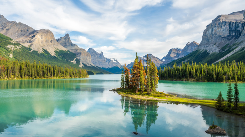 Descubre el Lago Maligne y el Parque Nacional Jasper: Un Tesoro Natural en las Rocosas Canadienses