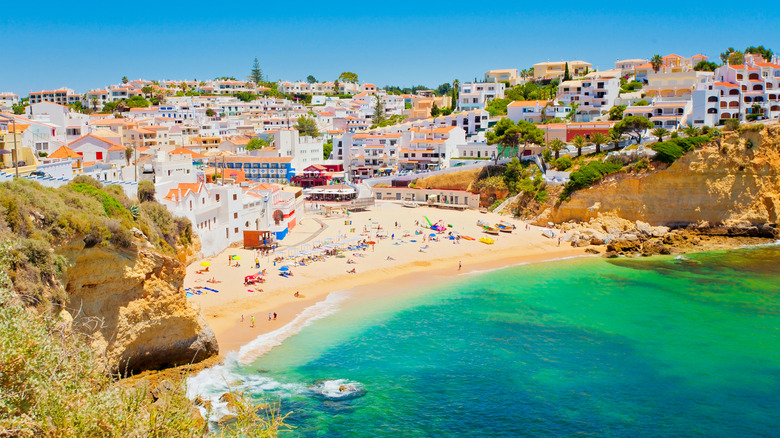 Descubre el Momento Ideal para Viajar a Portugal: Guía de Rick Steves para una Experiencia Inolvidable