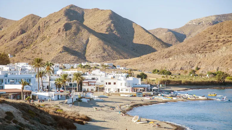 Descubre el Parque Natural Cabo de Gata-Níjar: Joya Volcánica y Natural de Andalucía