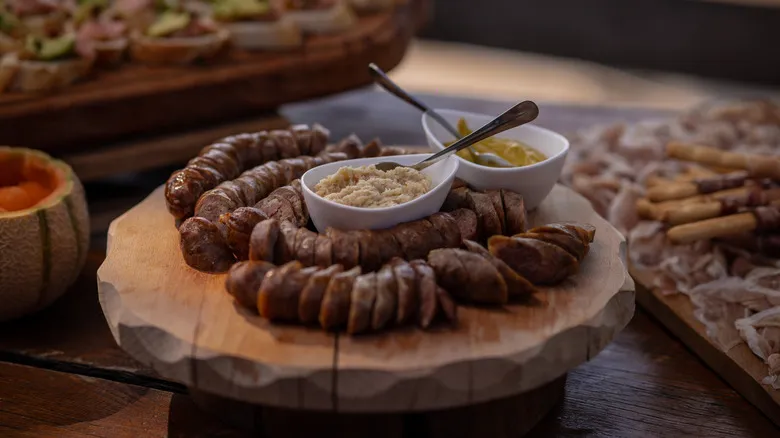 Descubre la Gastronomía Rural de Eslovenia: Una Experiencia Inolvidable en Granjas Turísticas
