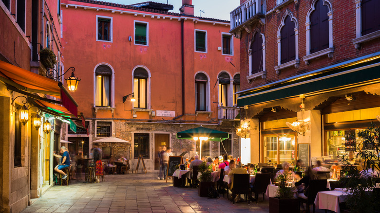 Descubre la Gastronomía Secreta de Venecia: Delicias de la Laguna para el Viajero Auténtico