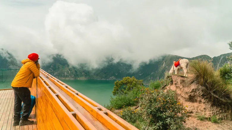 Descubre la Laguna Quilotoa: Guía Completa para tu Aventura en los Andes Ecuatorianos