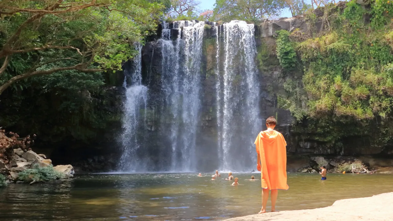 Descubre Llanos de Cortés: La Impresionante Catarata Paradisíaca de Costa Rica