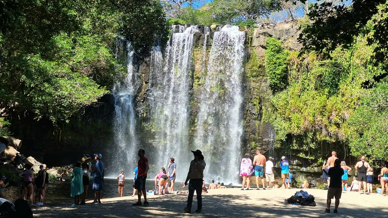 Descubre Llanos de Cortés: La Impresionante Catarata Paradisíaca de Costa Rica