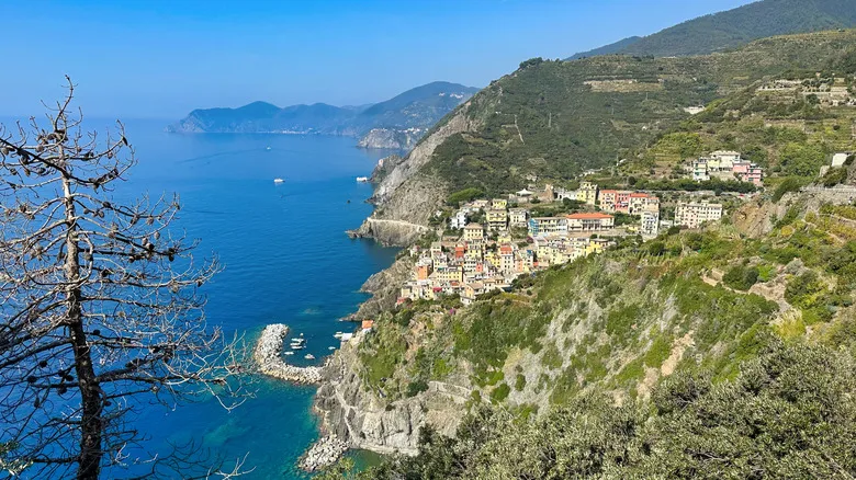 Descubre los Miradores Secretos de Cinque Terre: La Inesperada Belleza de sus Cementerios