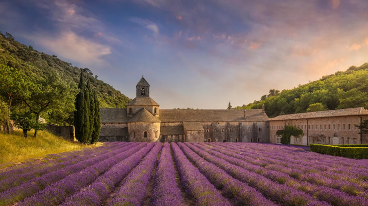 Descubre Luberon: La Joya Escondida de la Provenza Francesa para Viajeros Exigentes