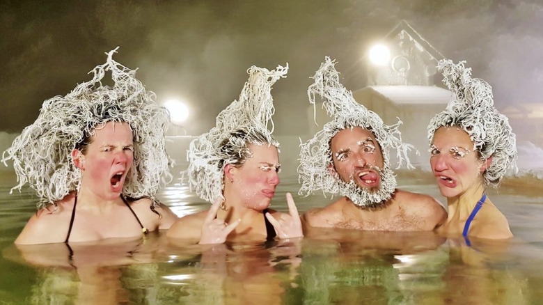 Eclipse Nordic Hot Springs: La Aventura Invernal Definitiva y el Famoso Concurso de Congelamiento de Cabello en Yukón