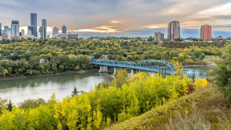 Edmonton: Descubre la Vibrante Capital de Alberta y su Conexión con la Naturaleza Salvaje Canadiense