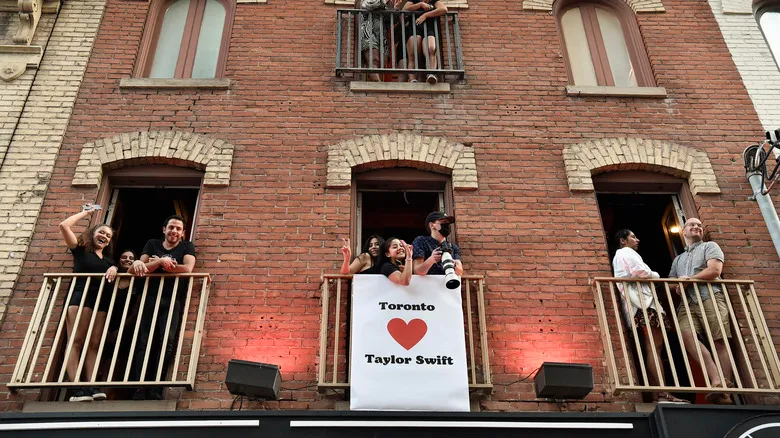 El Fenómeno Global de Taylor Swift: Un Legado de Celebraciones en Toronto y Vancouver