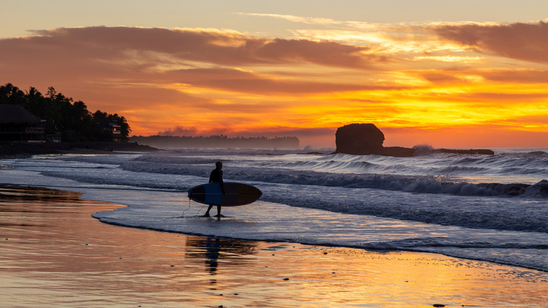 El Tunco, El Salvador: Guía Definitiva del Paraíso del Surf y la Fiesta en Centroamérica