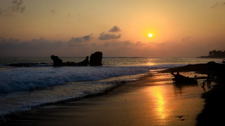 El Tunco, El Salvador: Guía Definitiva del Paraíso del Surf y la Fiesta en Centroamérica