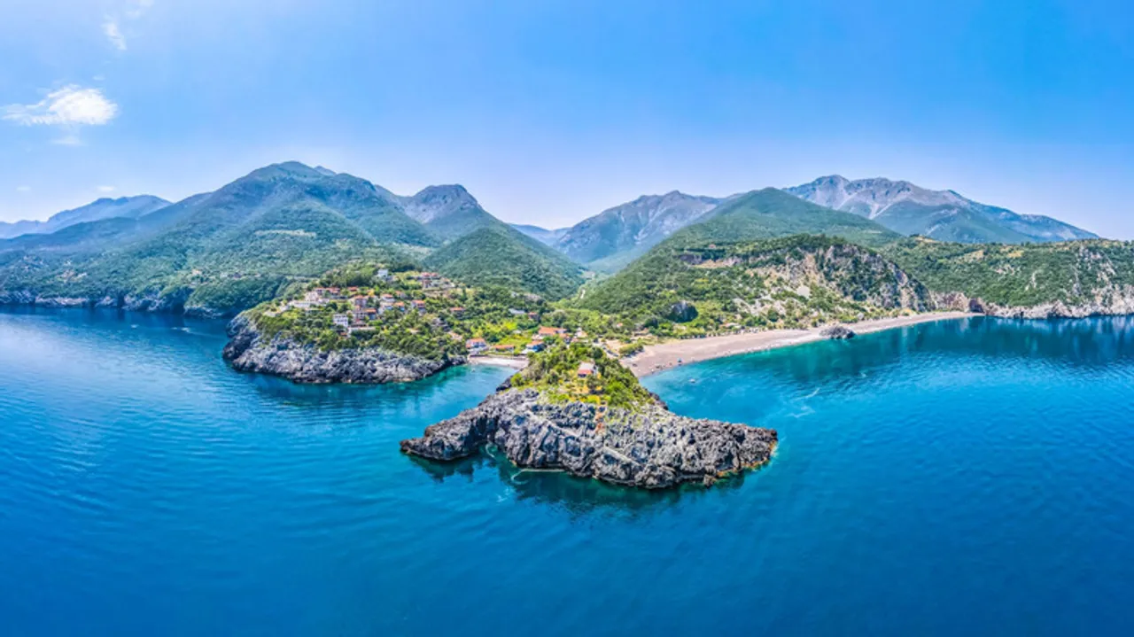 Evia: La Isla Griega Olvidada, Un Oasis de Tranquilidad y Belleza Natural