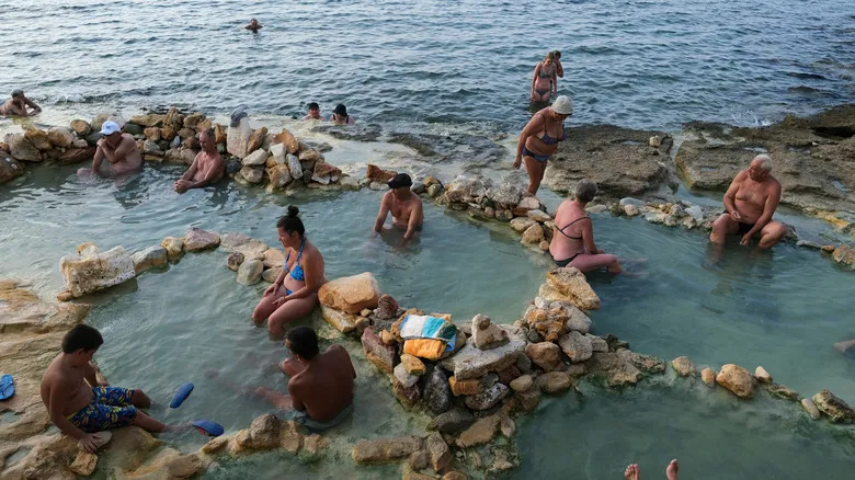 Evia: La Isla Griega Olvidada, Un Oasis de Tranquilidad y Belleza Natural