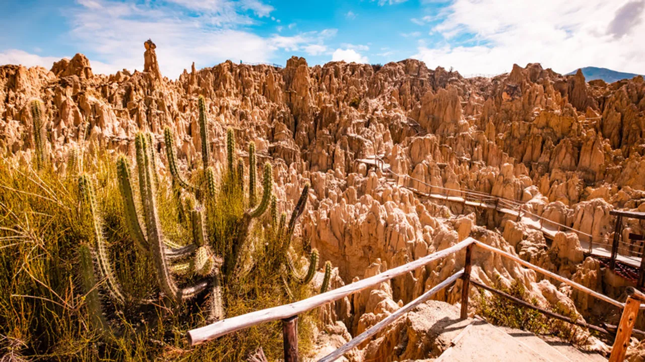 Explora el Valle de la Luna en Bolivia: Un Paisaje Andino Inigualable