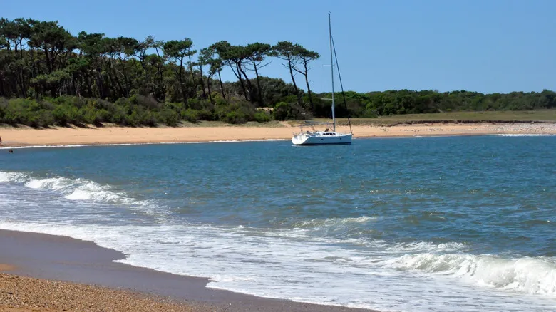 Explora las Joyas Ocultas de Sudamérica: Un Viaje por sus Islas Más Impresionantes
