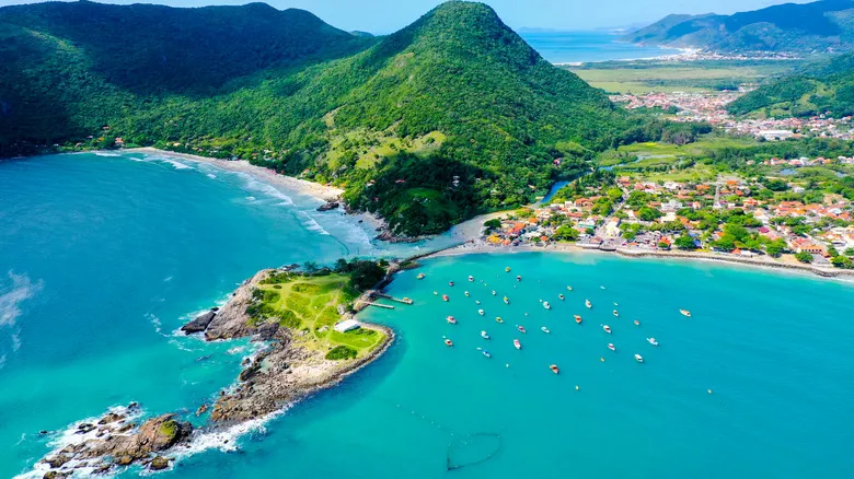 Explora las Joyas Ocultas de Sudamérica: Un Viaje por sus Islas Más Impresionantes
