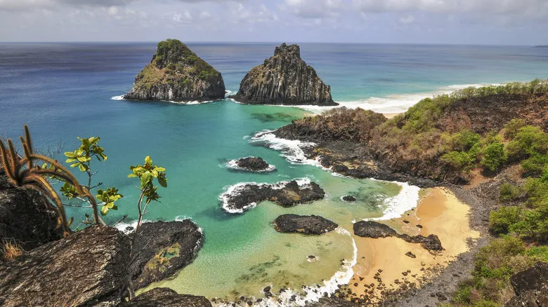 Explora las Joyas Ocultas de Sudamérica: Un Viaje por sus Islas Más Impresionantes